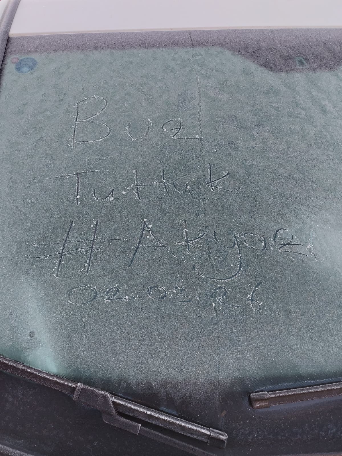 Akyazı güne böyle uyandı; Buz kesti