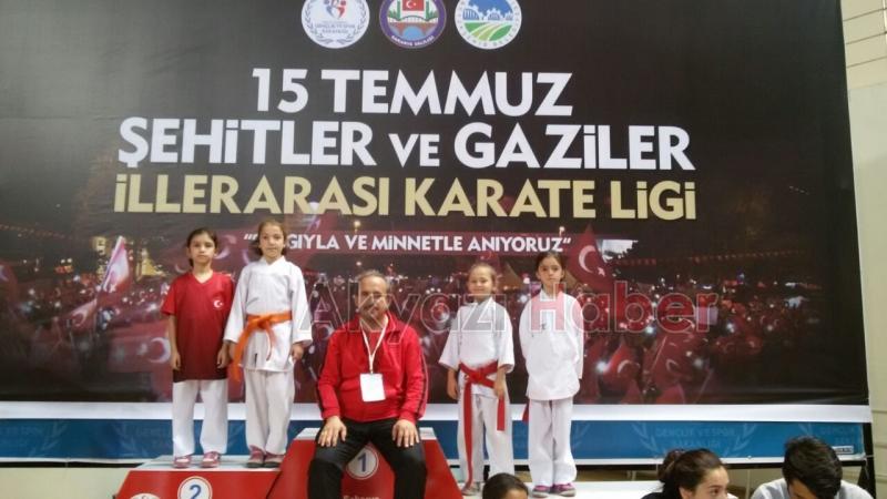 Akyazı Halk Eğitim Merkezi Karatecileri Madalyasız Dönmüyor