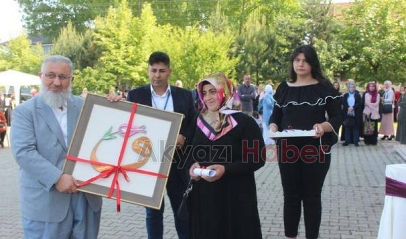 Akyazı Halk Eğitim Merkezi nden Muhteşem Yıl Sonu Sergisi 