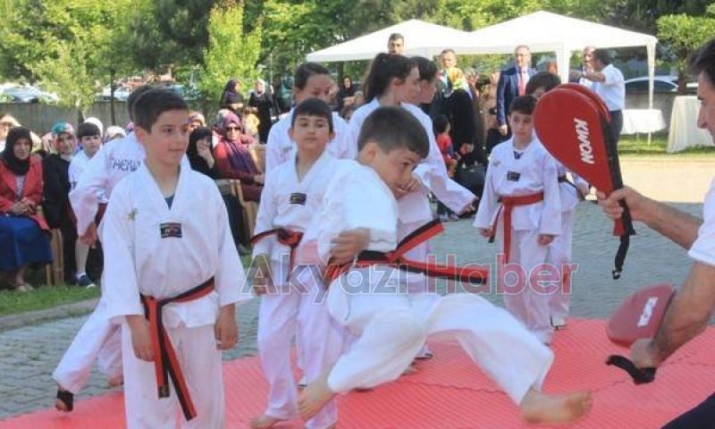 Akyazı Halk Eğitim Merkezi nden Muhteşem Yıl Sonu Sergisi 
