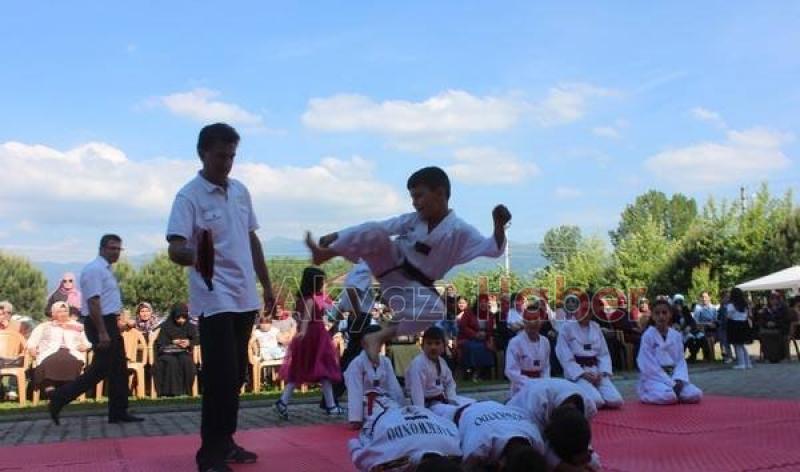 Akyazı Halk Eğitim Merkezi nden Muhteşem Yıl Sonu Sergisi 