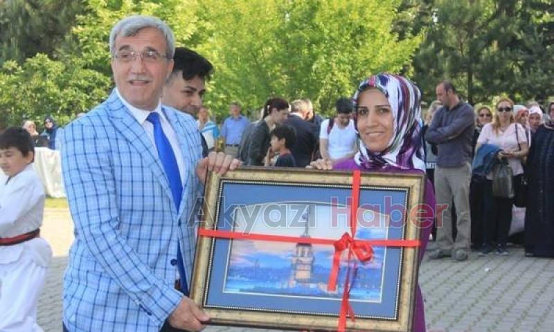 Akyazı Halk Eğitim Merkezi nden Muhteşem Yıl Sonu Sergisi 