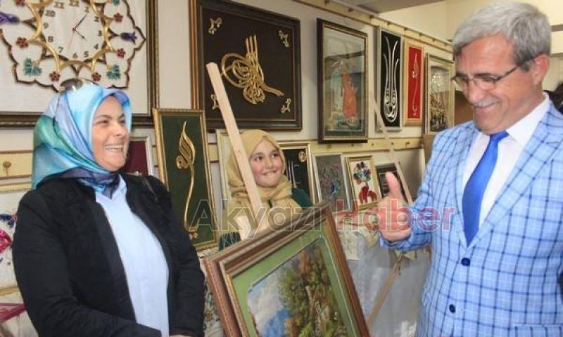 Akyazı Halk Eğitim Merkezi nden Muhteşem Yıl Sonu Sergisi 