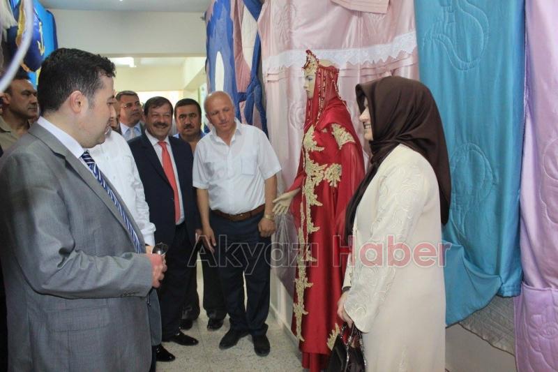 Akyazı Halk Eğitim Merkezi Yıl Sonu Sergisi Açıldı