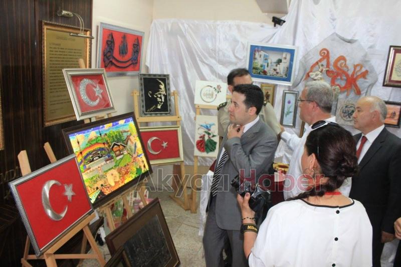 Akyazı Halk Eğitim Merkezi Yıl Sonu Sergisi Açıldı
