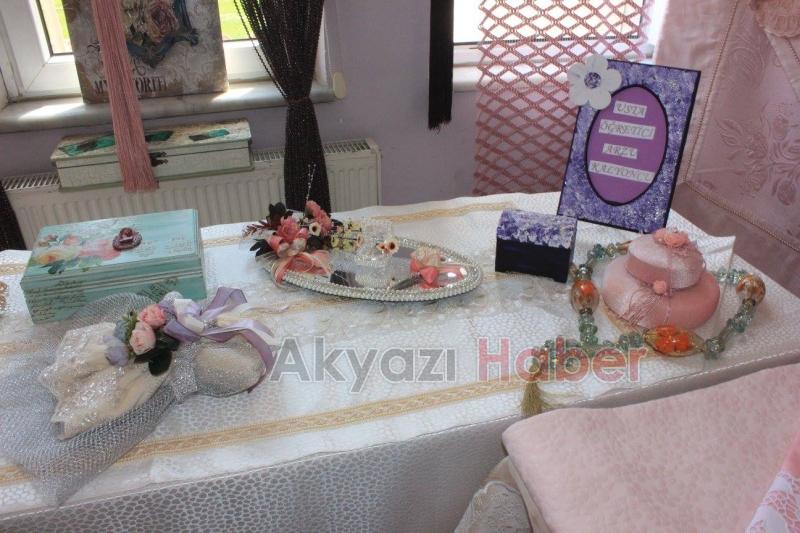 Akyazı Halk Eğitim Merkezi Yıl Sonu Sergisi Açıldı