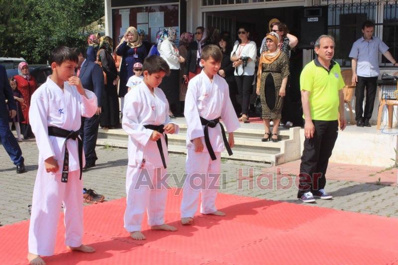 Akyazı Halk Eğitim Merkezi Yıl Sonu Sergisi Açıldı