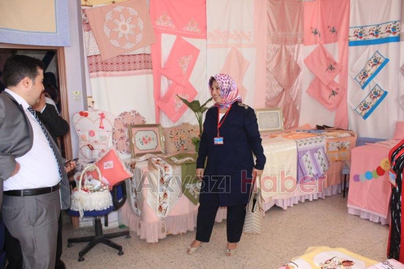 Akyazı Halk Eğitim Merkezi Yıl Sonu Sergisi Açıldı