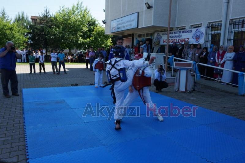 Akyazı Halk Eğitim Merkezi’nden Yıl Sonu Sergisi