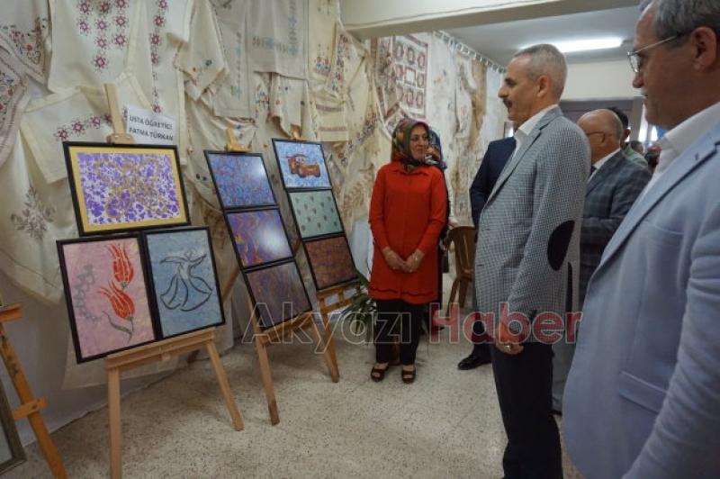 Akyazı Halk Eğitim Merkezi’nden Yıl Sonu Sergisi