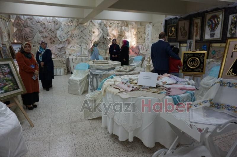 Akyazı Halk Eğitim Merkezi’nden Yıl Sonu Sergisi