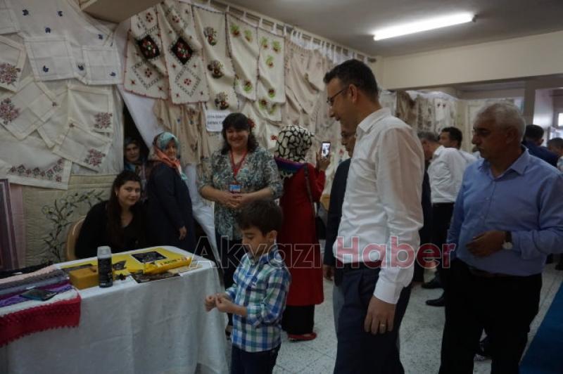 Akyazı Halk Eğitim Müdürlüğünde yıl sonu sergisi yapıldı