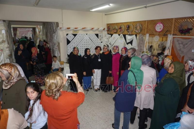 Akyazı Halk Eğitim Müdürlüğünde yıl sonu sergisi yapıldı