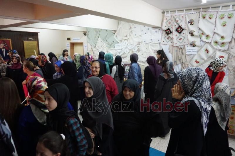 Akyazı Halk Eğitim Müdürlüğünde yıl sonu sergisi yapıldı
