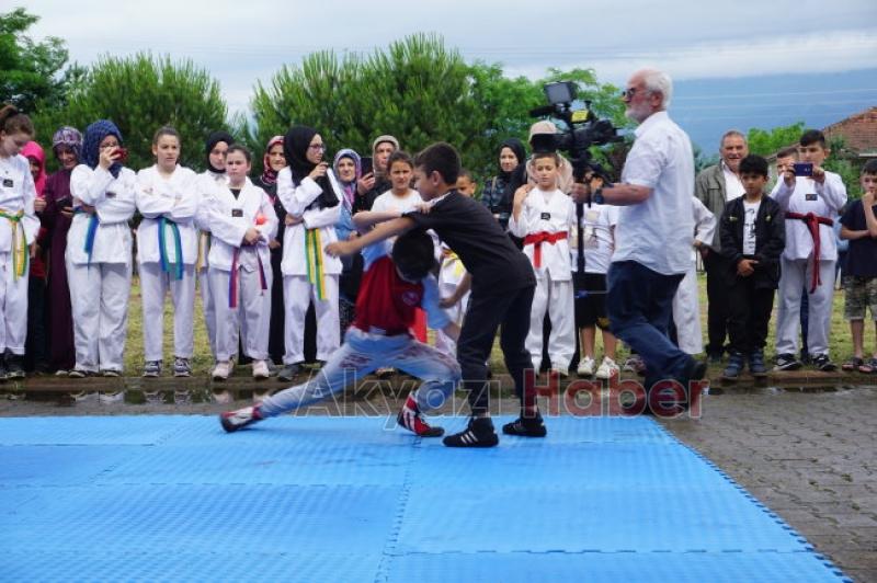 Akyazı Halk Eğitim Müdürlüğünde yıl sonu sergisi yapıldı