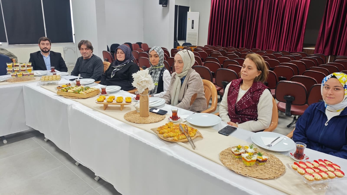 Akyazı Halk Eğitimi Merkezi İdaresi basınla buluştu