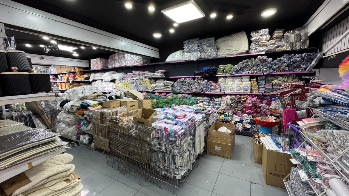 Akyazı Han AVM'de dev indirim devam ediyor. Son gün 30 Nisan Perşembe!