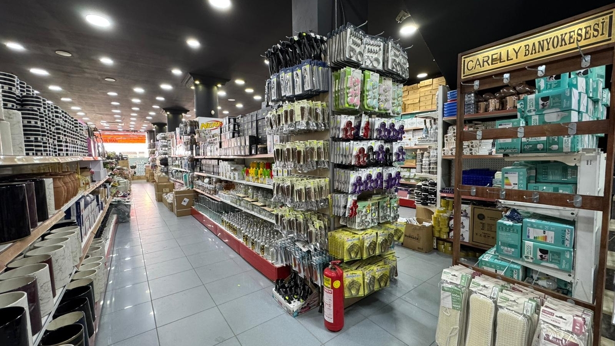 Akyazı Han AVM'de dev indirim devam ediyor. Son gün 30 Nisan Perşembe!