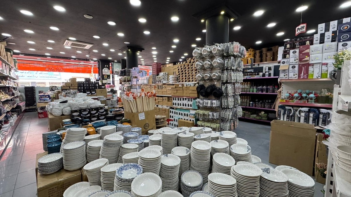 Akyazı Han AVM'de dev indirim devam ediyor. Son gün 30 Nisan Perşembe!