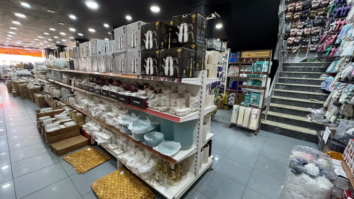 Akyazı Han AVM'de dev indirim devam ediyor. Son gün 30 Nisan Perşembe!