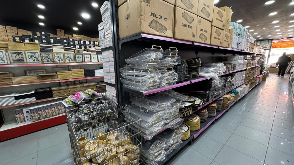 Akyazı Han Avm'de yılın en büyük indirimi yarın başlıyor. Etiketin yarısı! Yetişen alır!