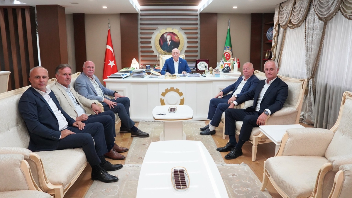 Akyazı heyetinden TZOB Genel Başkanı Şemsi Bayraktar'a ziyaret