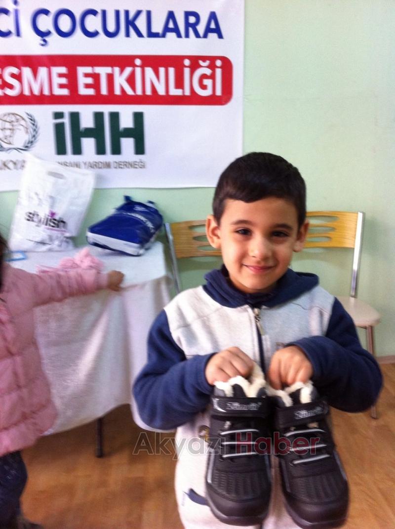 Akyazı İHH dan Mültecilere Yardımlarını Eksik Etmiyor