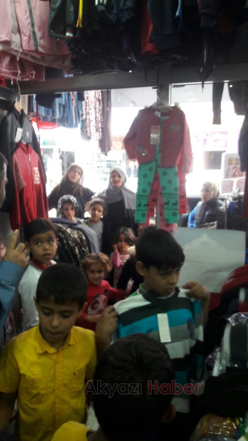 Akyazı İHH’dan Yetim Mülteci Çocuklara Elbise Yardımı