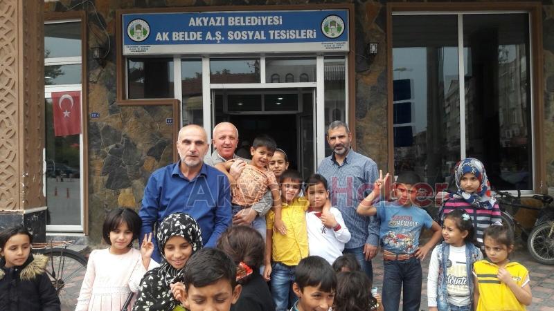 Akyazı İHH’dan Yetim Mülteci Çocuklara Elbise Yardımı