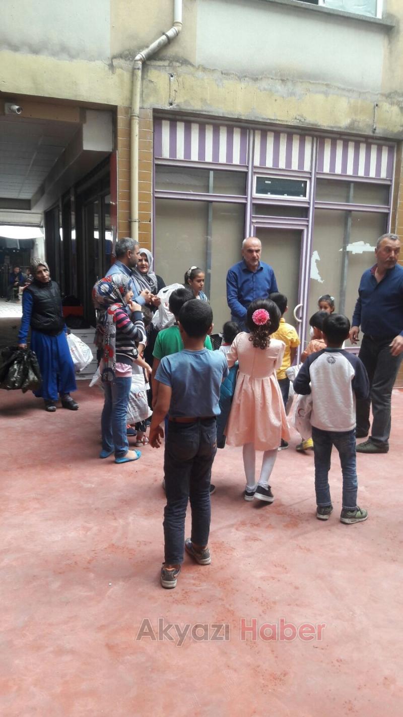 Akyazı İHH’dan Yetim Mülteci Çocuklara Elbise Yardımı