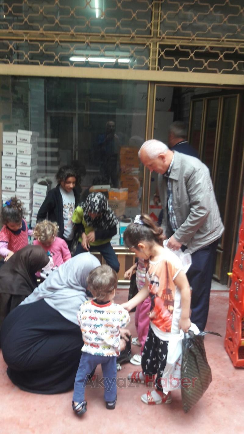 Akyazı İHH’dan Yetim Mülteci Çocuklara Elbise Yardımı
