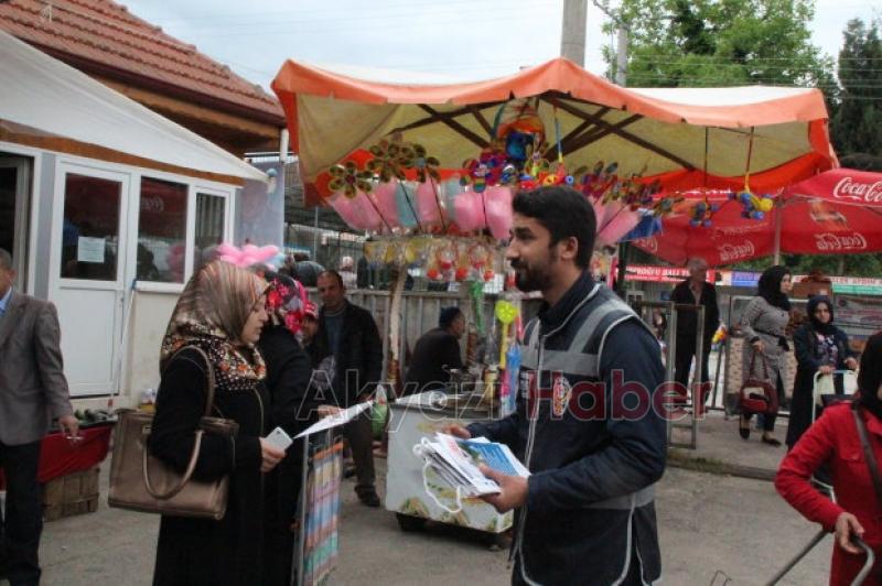 Akyazı İlçe Emniyet Broşür Dağıttı