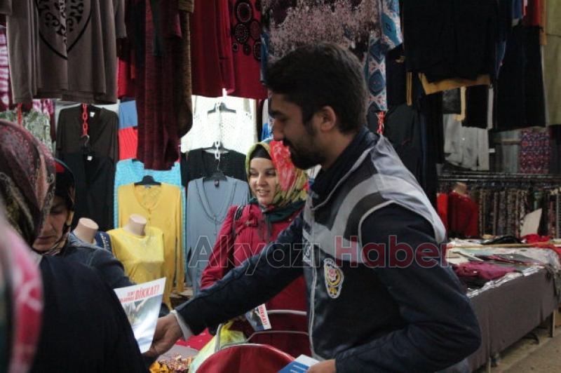 Akyazı İlçe Emniyet Broşür Dağıttı