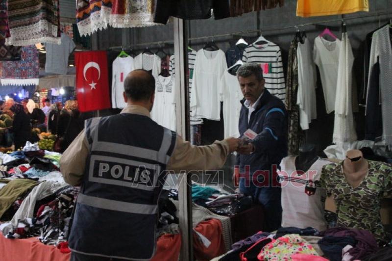 Akyazı İlçe Emniyet Broşür Dağıttı