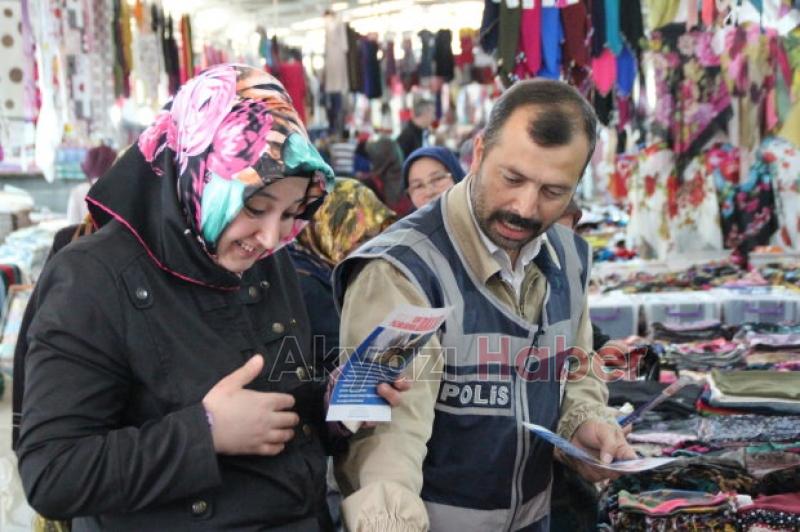 Akyazı İlçe Emniyet Broşür Dağıttı