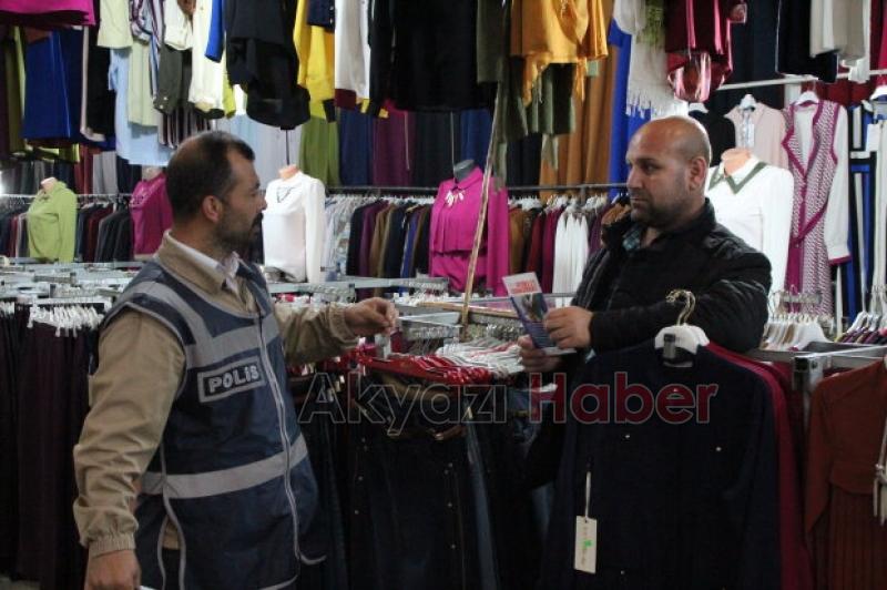 Akyazı İlçe Emniyet Broşür Dağıttı