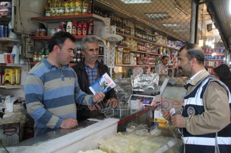 Akyazı İlçe Emniyet Broşür Dağıttı