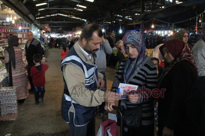 Akyazı İlçe Emniyet Broşür Dağıttı