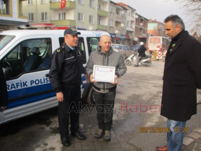 Akyazı İlçe Emniyet Müdürlüğüne Jest