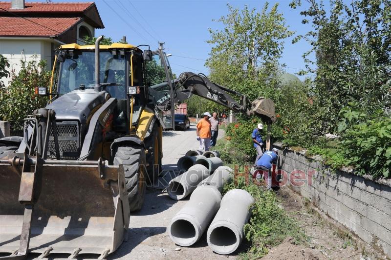 AKYAZI İLÇE GENELİNDE YAĞMUR SUYU HATTI ÇALIŞMALARI