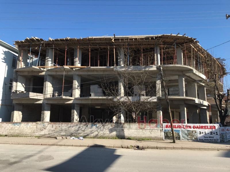 Cadde Üzerinde Satılık Daire ve İş Yerleri 