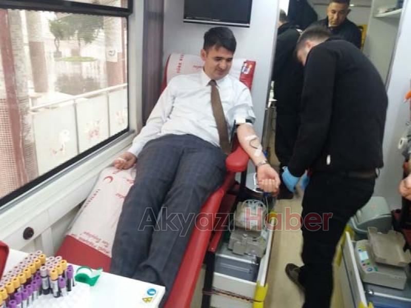 Akyazı İlçe Sağlık İle Kızılay ın Düzenlediği Kan Bağış Kampanyası Akyazı da