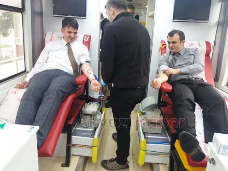 Akyazı İlçe Sağlık İle Kızılay ın Düzenlediği Kan Bağış Kampanyası Akyazı da