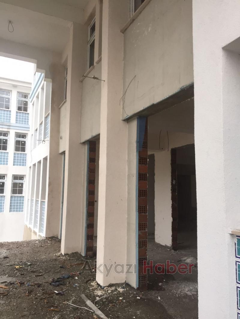 Akyazı İmam hatip Okulu İnşaatında Belirsizlik Sürüyor