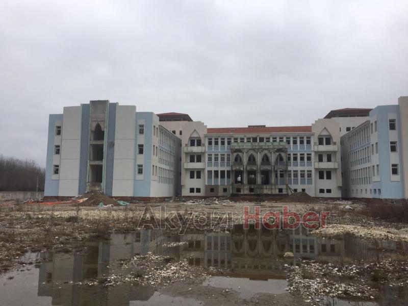 Akyazı İmam hatip Okulu İnşaatında Belirsizlik Sürüyor