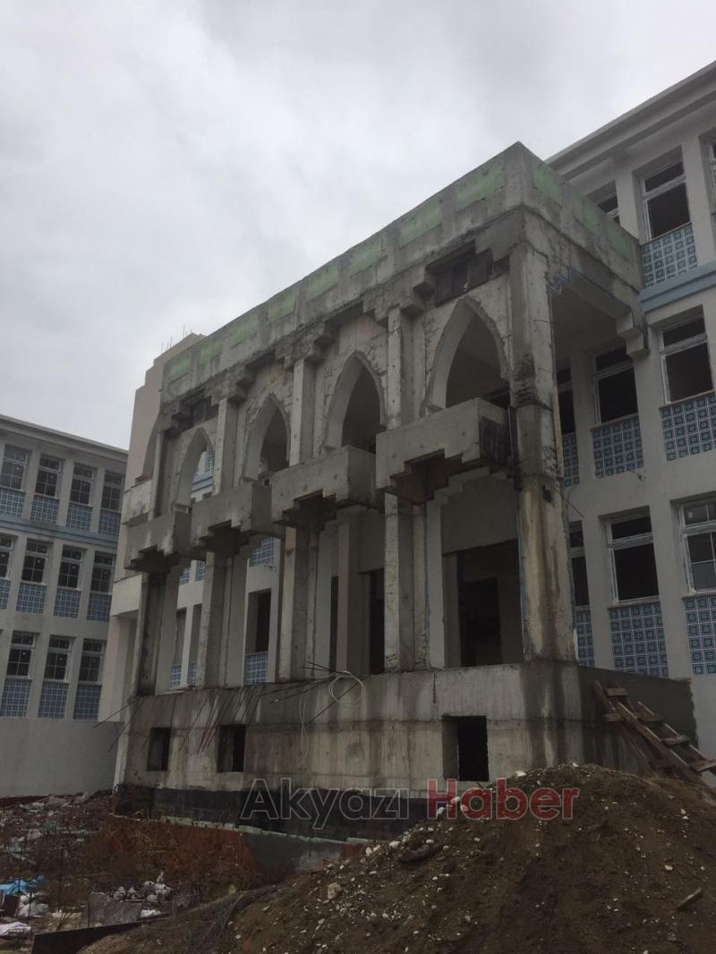 Akyazı İmam hatip Okulu İnşaatında Belirsizlik Sürüyor