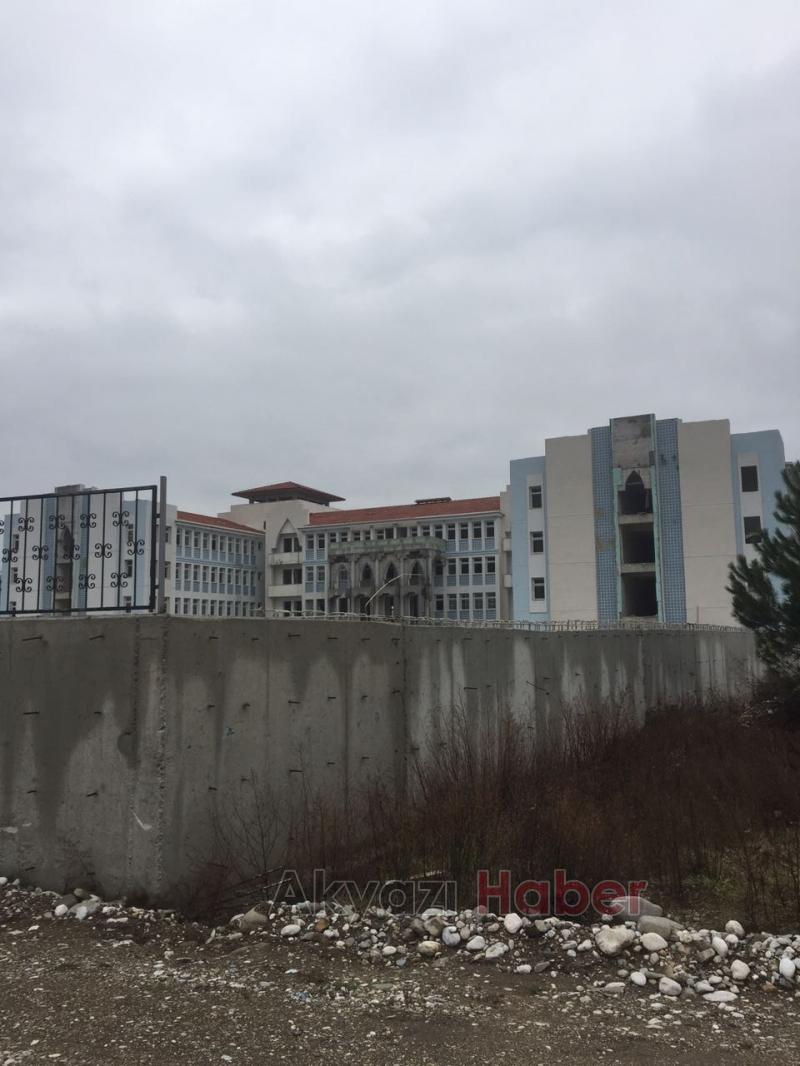 Akyazı İmam hatip Okulu İnşaatında Belirsizlik Sürüyor