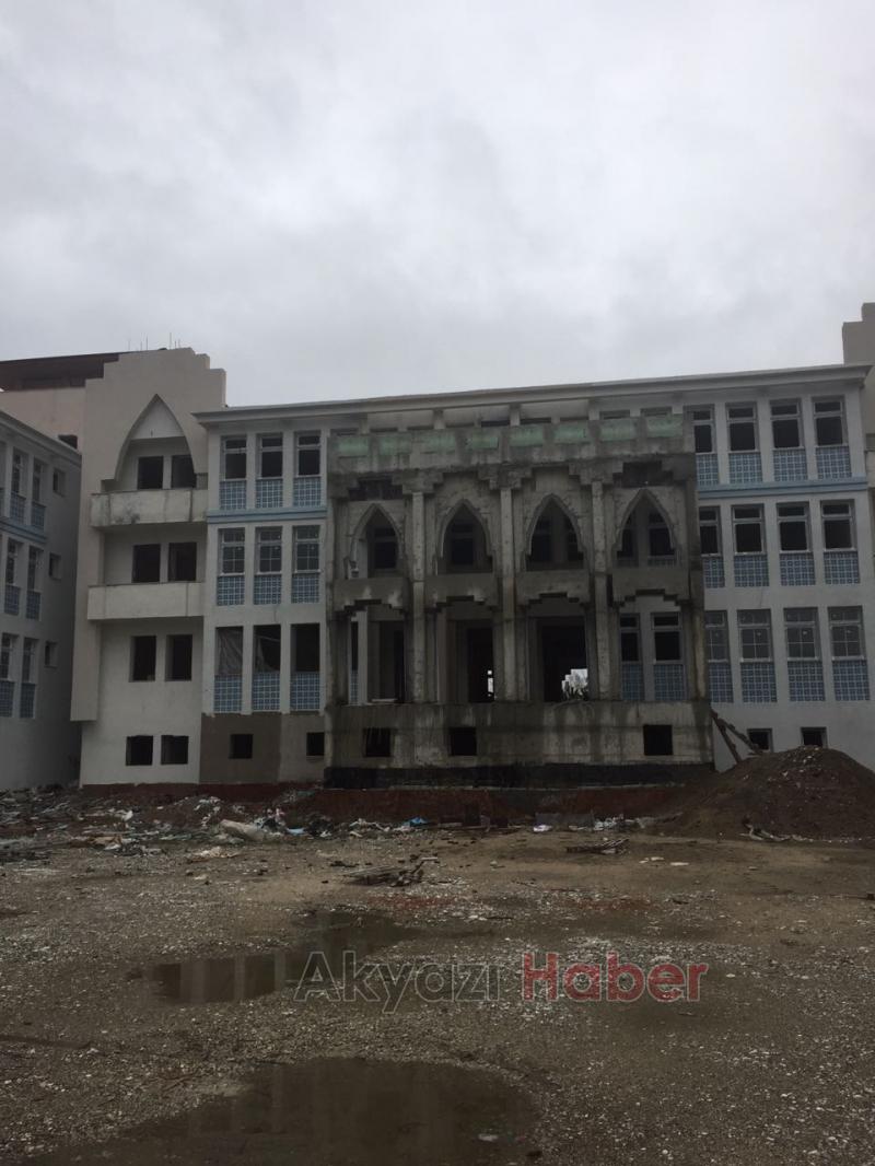 Akyazı İmam hatip Okulu İnşaatında Belirsizlik Sürüyor