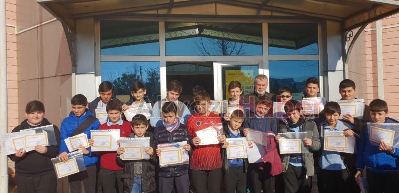 AKYAZI İMAM HATİP ORTAOKULUNDA KARNE GÜNÜ 