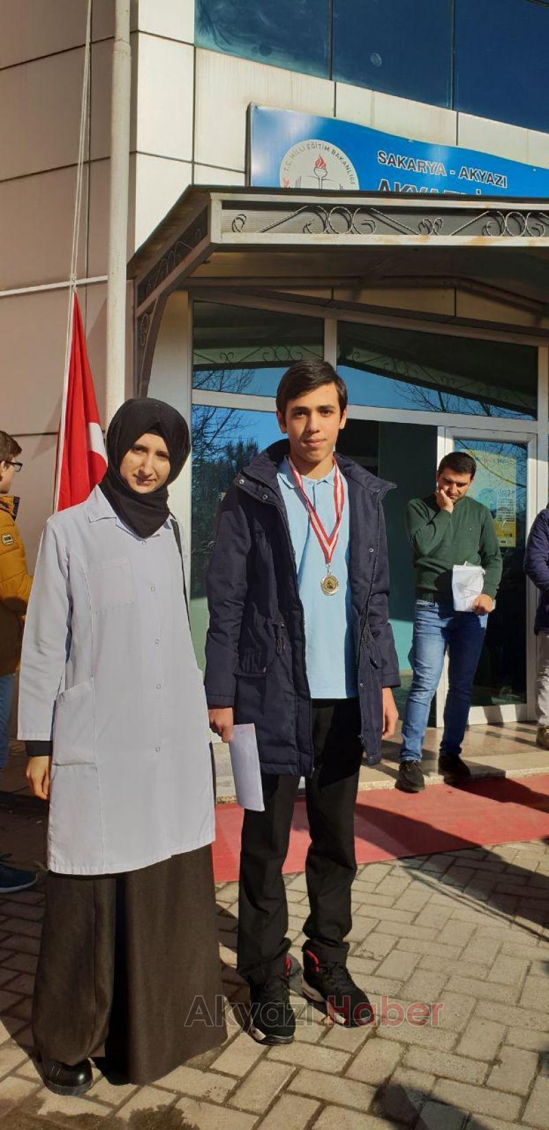 AKYAZI İMAM HATİP ORTAOKULUNDA KARNE GÜNÜ 